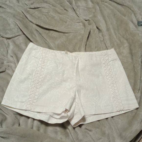 Lilly Pulitzer Pants - Lilly Pulitzer white novelty print size 2